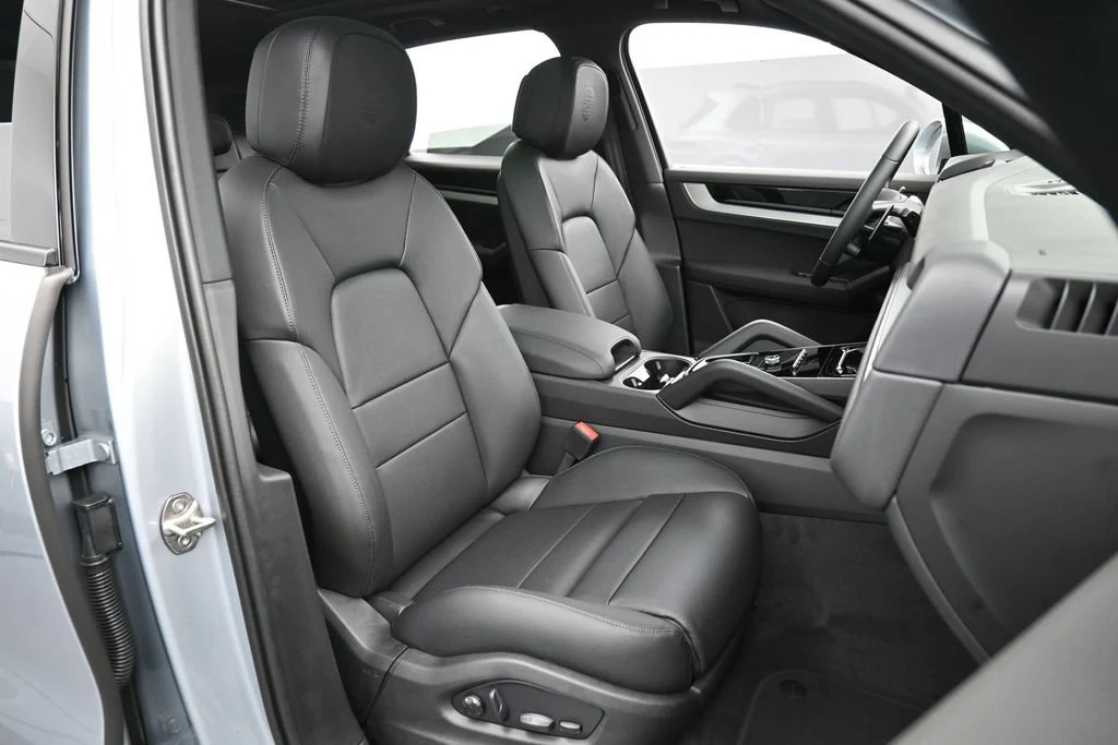 2026 Porsche Cayenne interior, seats, Black