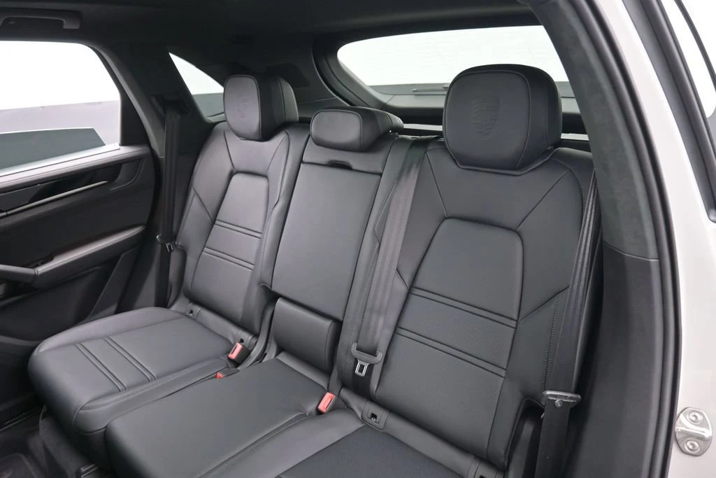 2026 Porsche Cayenne GTS interior, seats, Black
