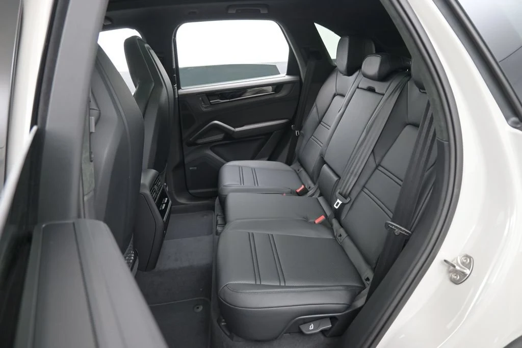 2026 Porsche Cayenne GTS interior, seats, Black