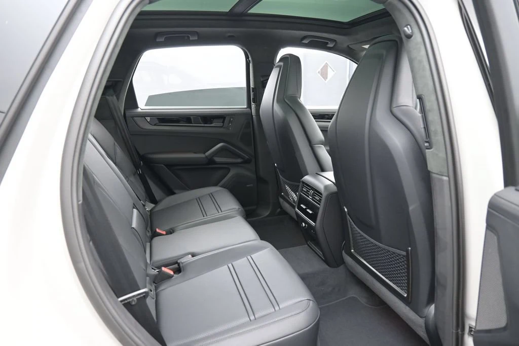 2026 Porsche Cayenne GTS interior, seats, Black