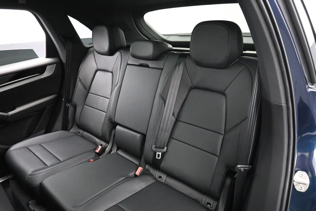 2026 Porsche Cayenne interior, seats, Black