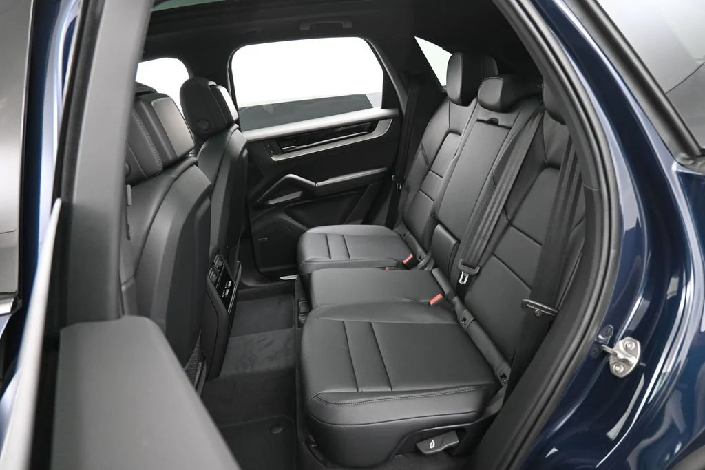 2026 Porsche Cayenne interior, seats, Black