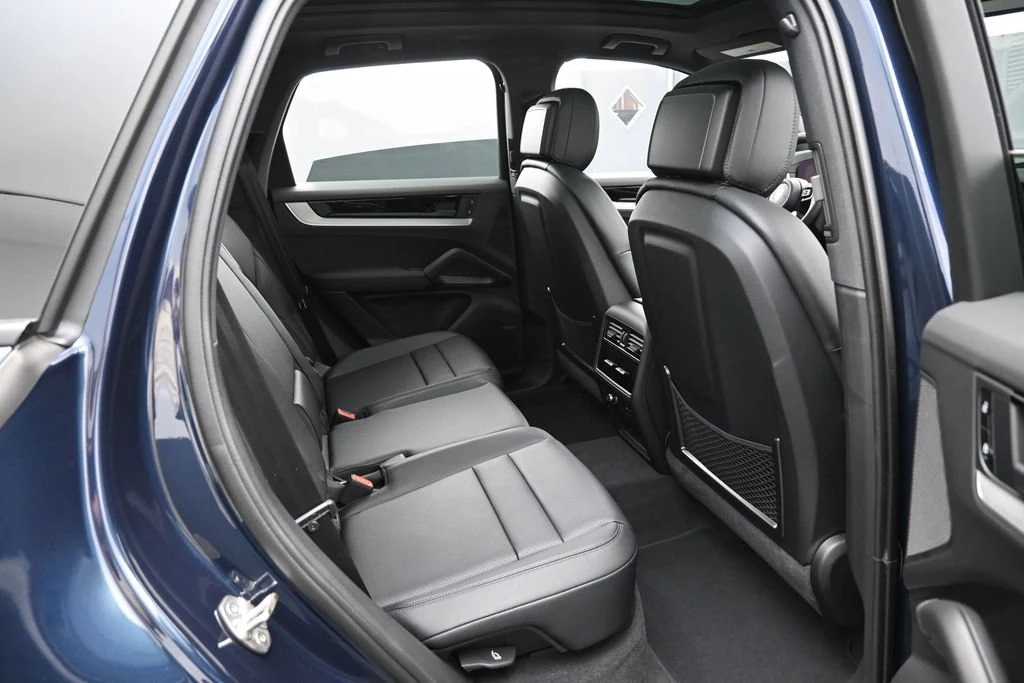 2026 Porsche Cayenne interior, seats, Black