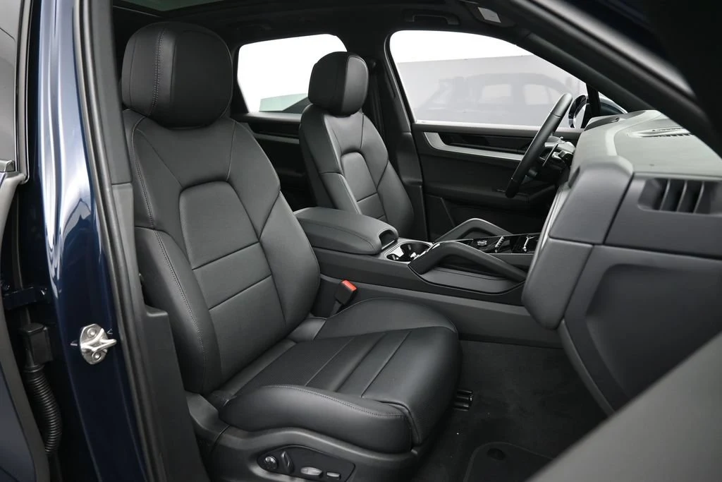 2026 Porsche Cayenne interior, seats, Black