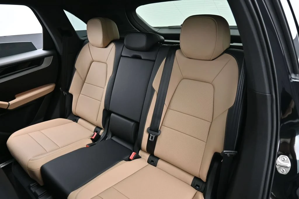 2026 Porsche Cayenne interior, seats, Black/Mojave Beige
