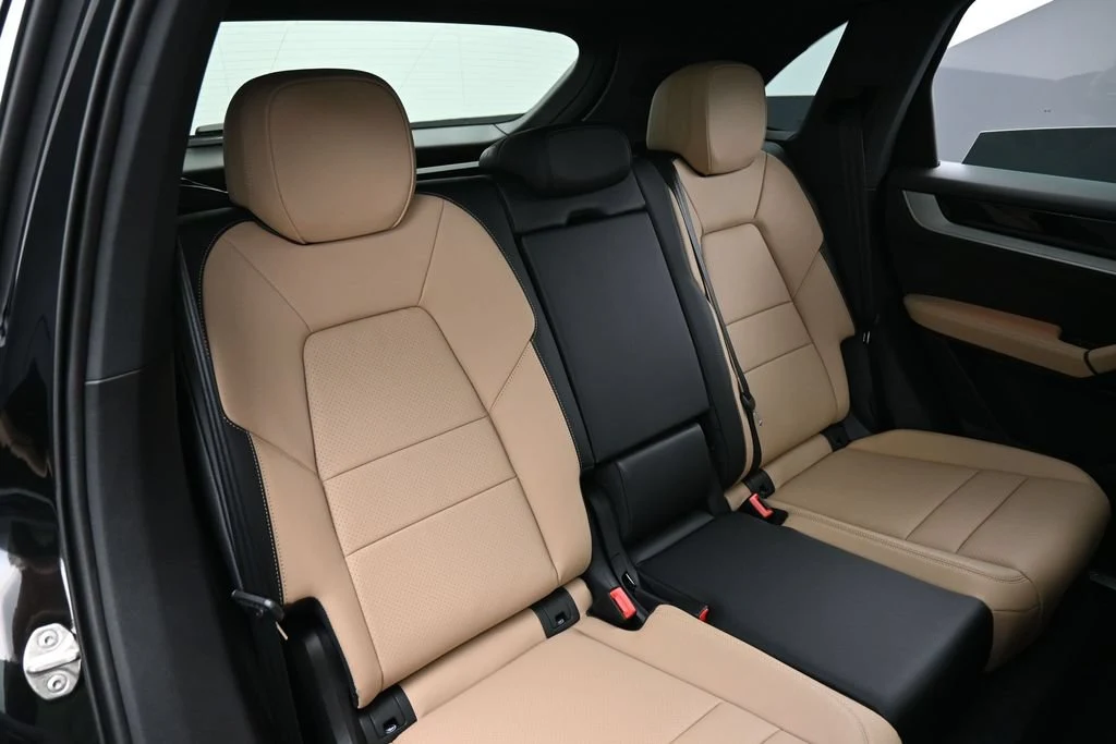 2026 Porsche Cayenne interior, seats, Black/Mojave Beige