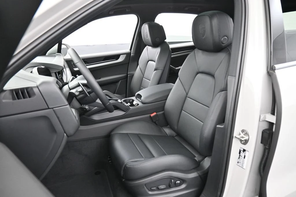 2026 Porsche Cayenne interior, seats, Black