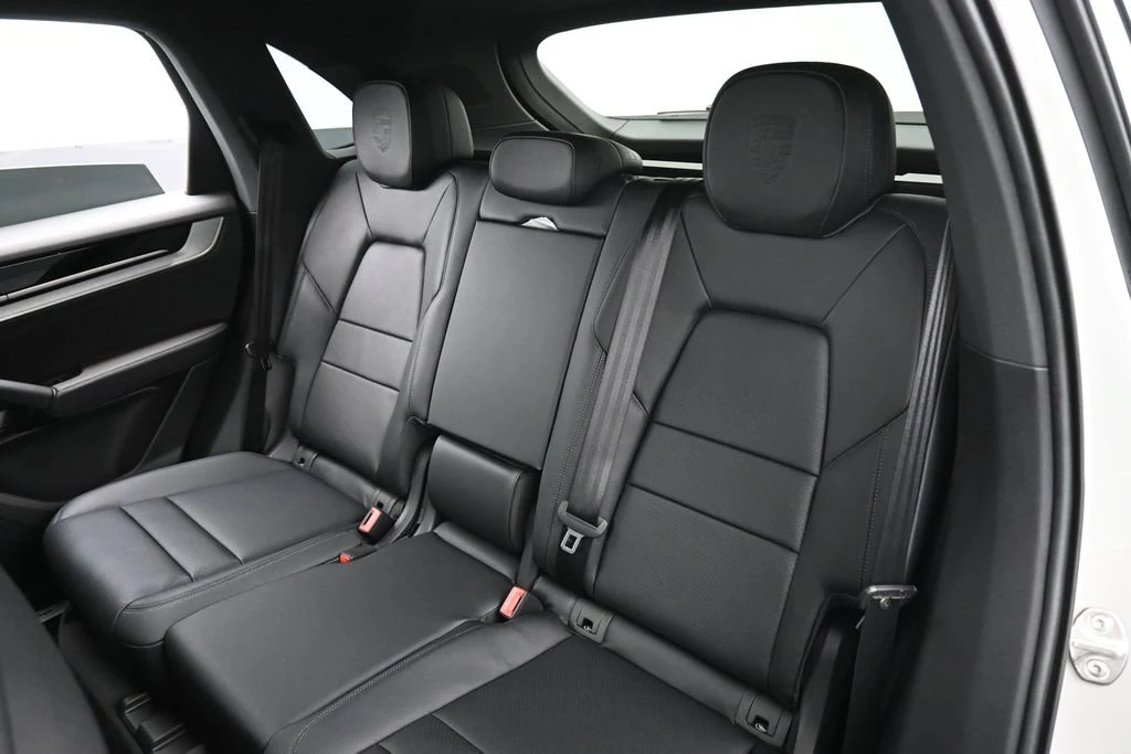2026 Porsche Cayenne interior, seats, Black