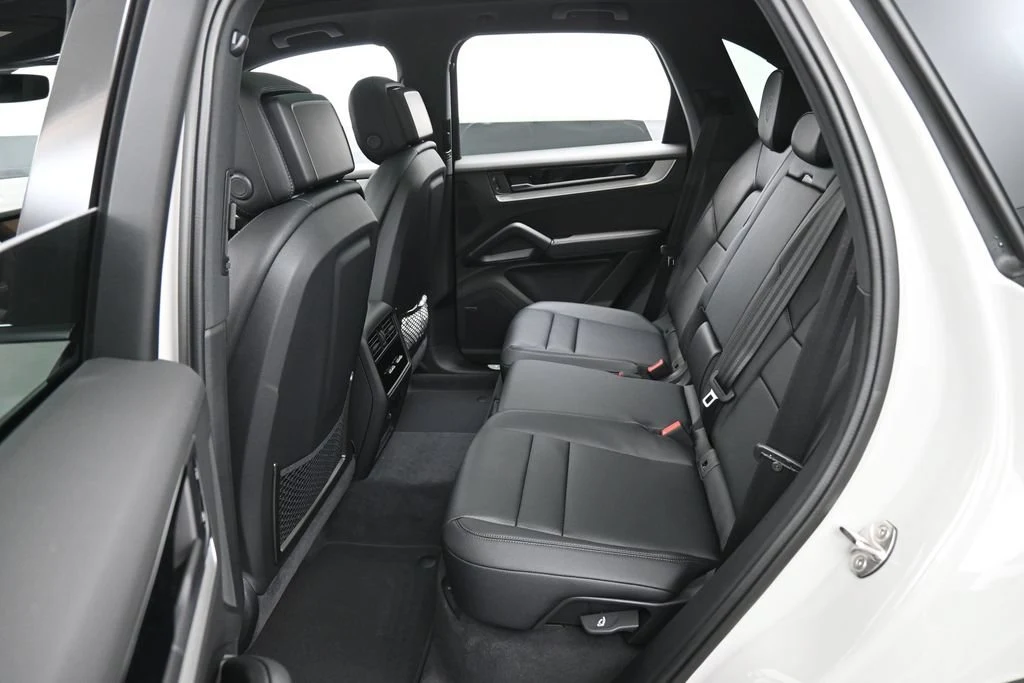 2026 Porsche Cayenne interior, seats, Black