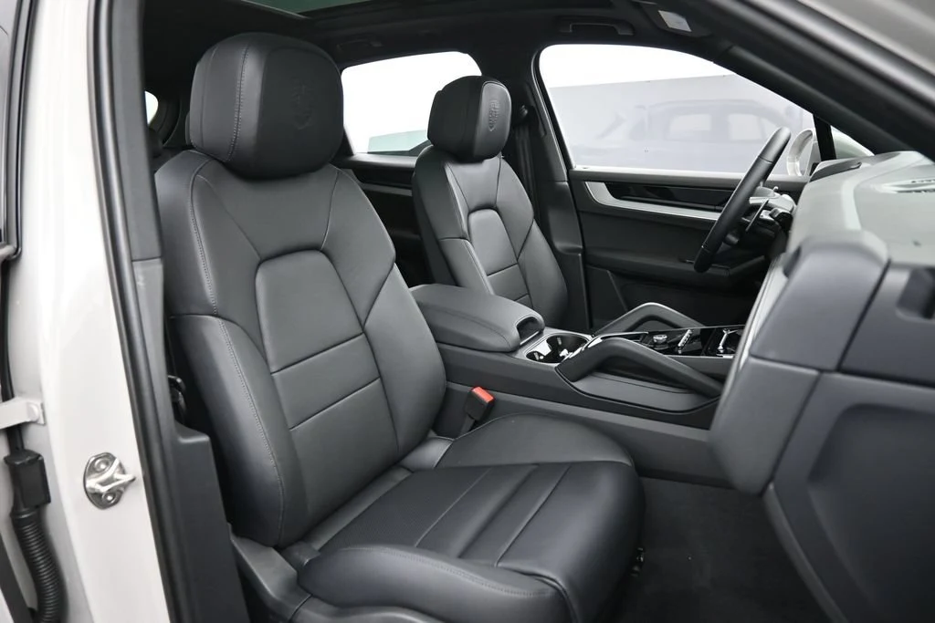 2026 Porsche Cayenne interior, seats, Black