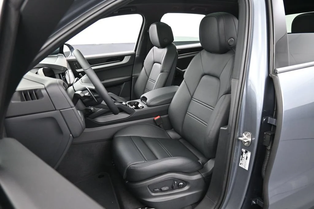 2026 Porsche Cayenne interior, seats, Black