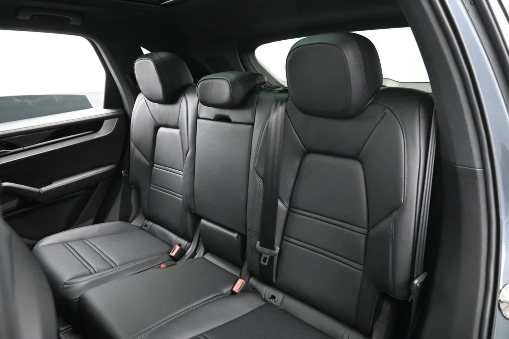 2026 Porsche Cayenne interior, seats, Black