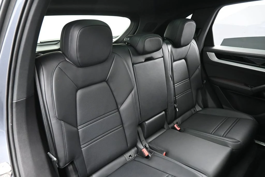 2026 Porsche Cayenne interior, seats, Black