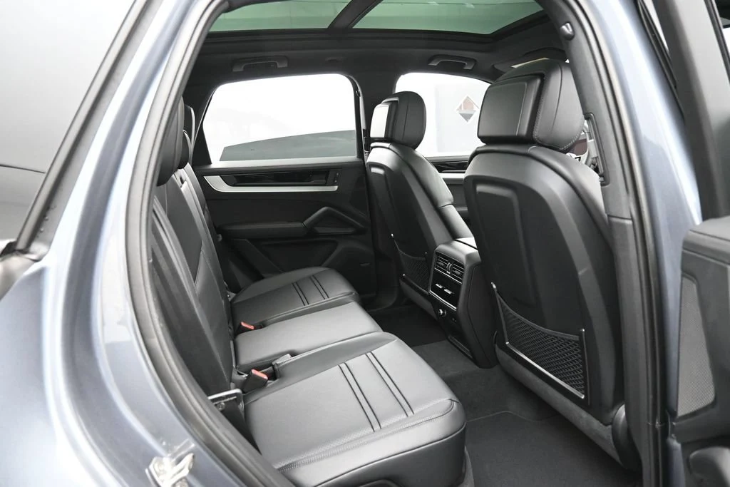 2026 Porsche Cayenne interior, seats, Black