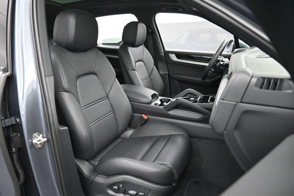 2026 Porsche Cayenne interior, seats, Black