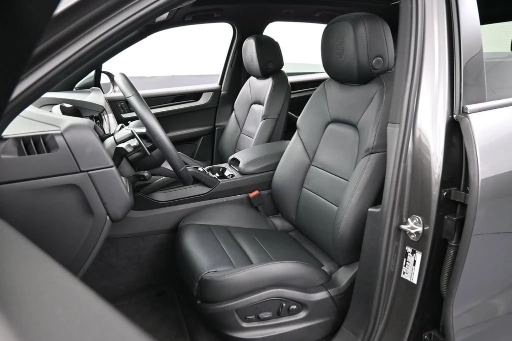 2026 Porsche Cayenne interior, seats, Black