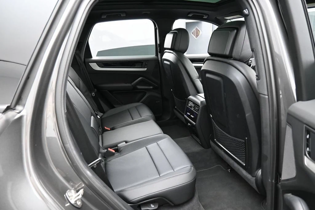2026 Porsche Cayenne interior, seats, Black