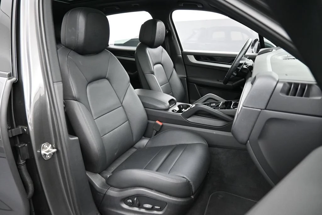 2026 Porsche Cayenne interior, seats, Black