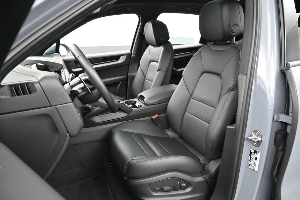 2026 Porsche Cayenne interior, seats, Black