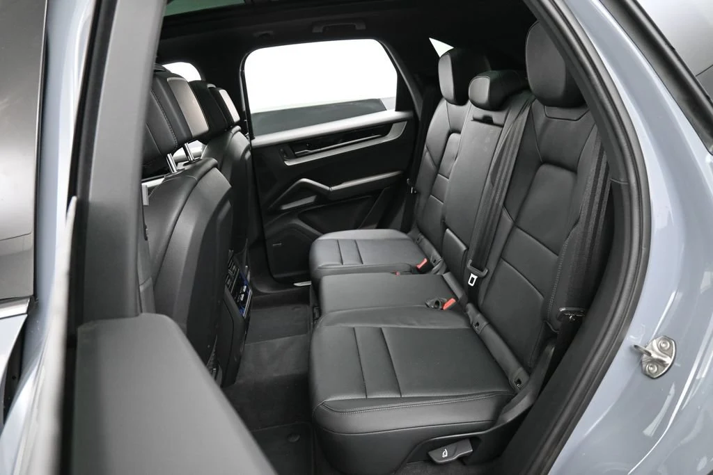2026 Porsche Cayenne interior, seats, Black