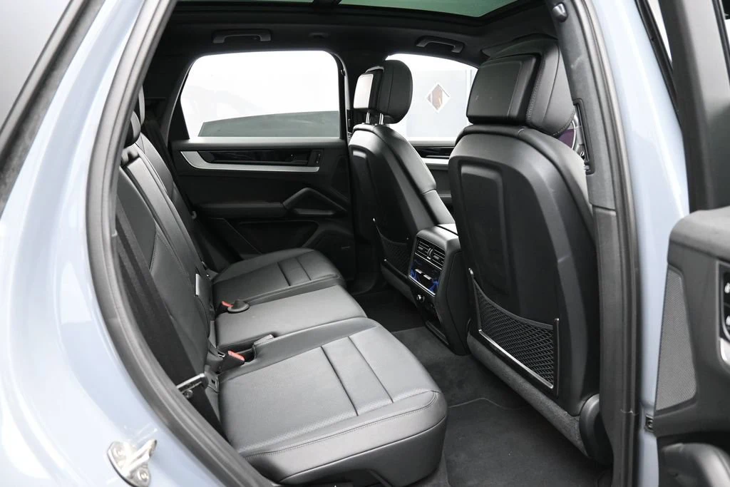 2026 Porsche Cayenne interior, seats, Black
