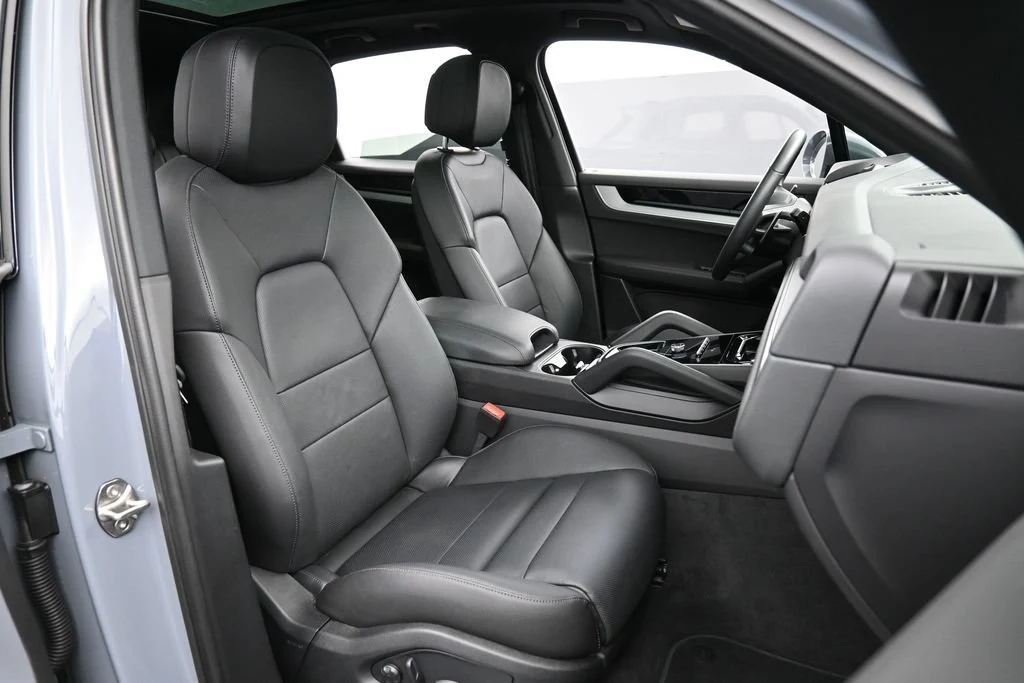 2026 Porsche Cayenne interior, seats, Black