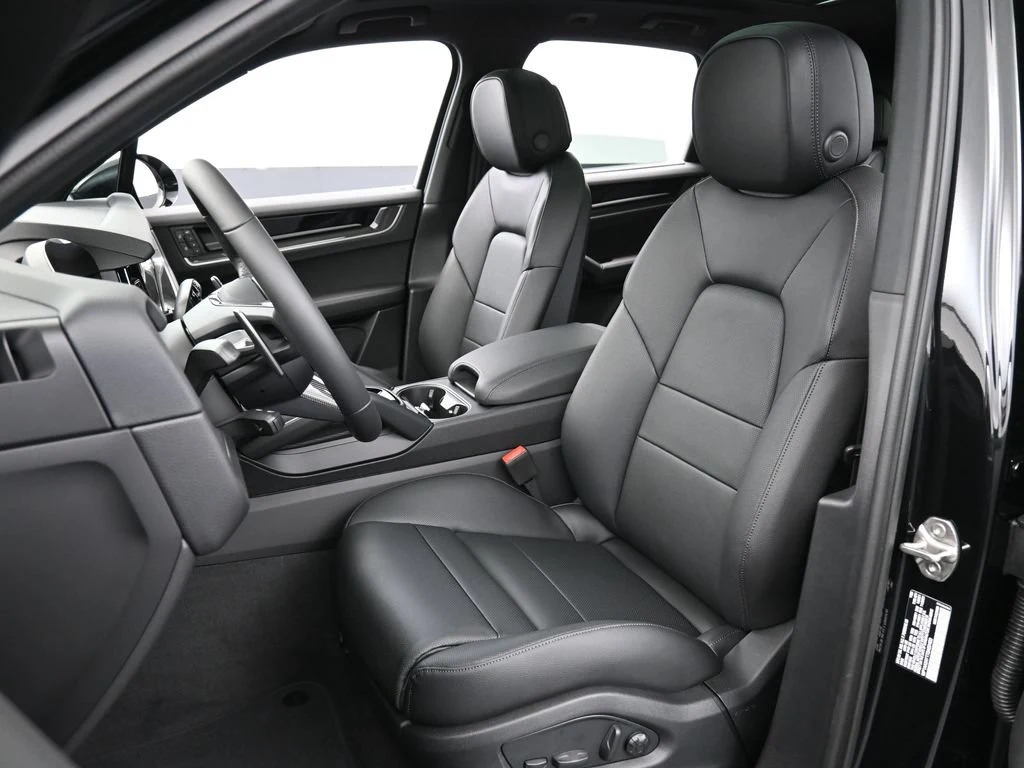2026 Porsche Cayenne interior, seats, Black