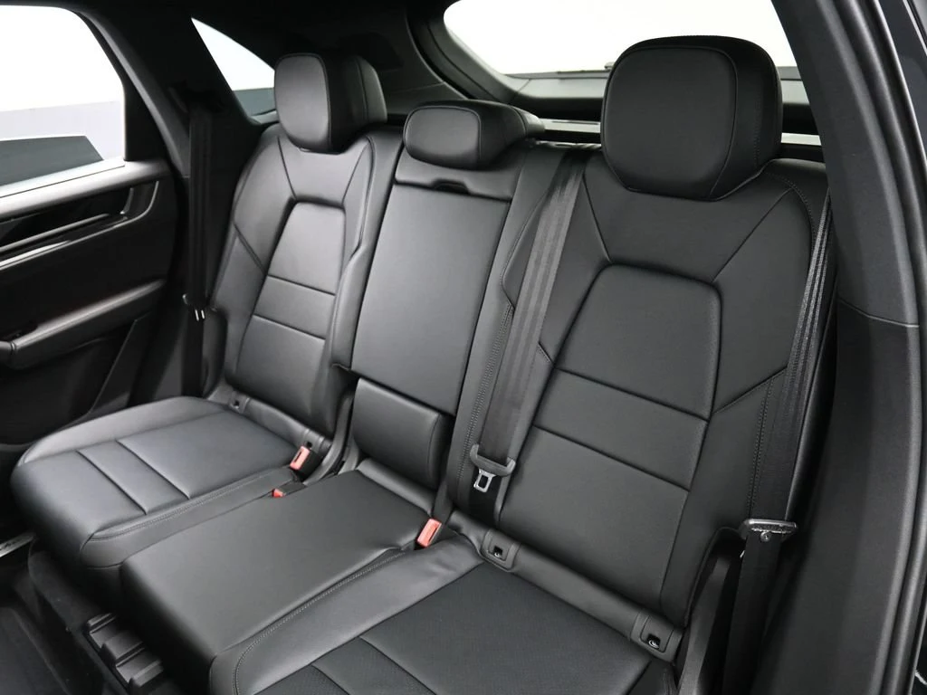 2026 Porsche Cayenne interior, seats, Black