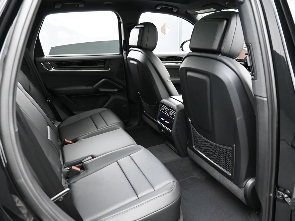 2026 Porsche Cayenne interior, seats, Black