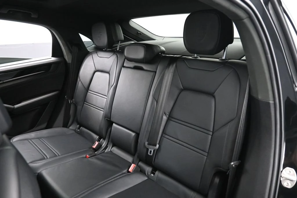 2025 Porsche Cayenne GTS Coupe interior, seats, Black