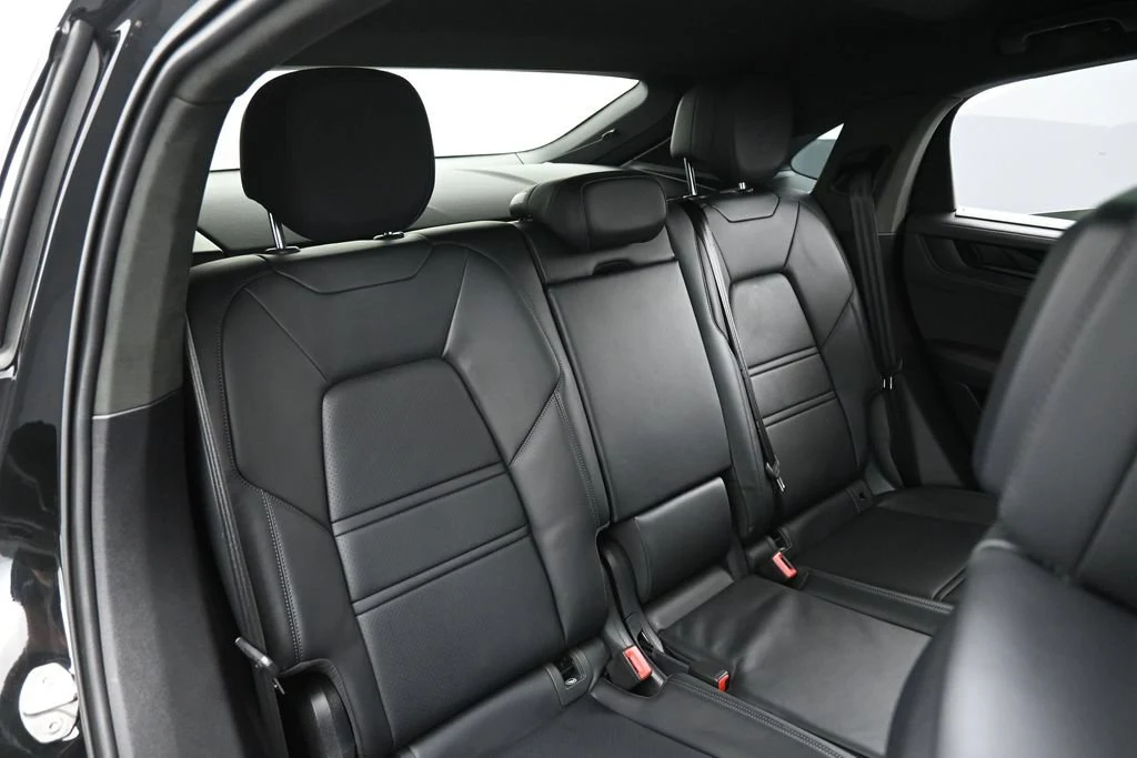 2025 Porsche Cayenne GTS Coupe interior, seats, Black