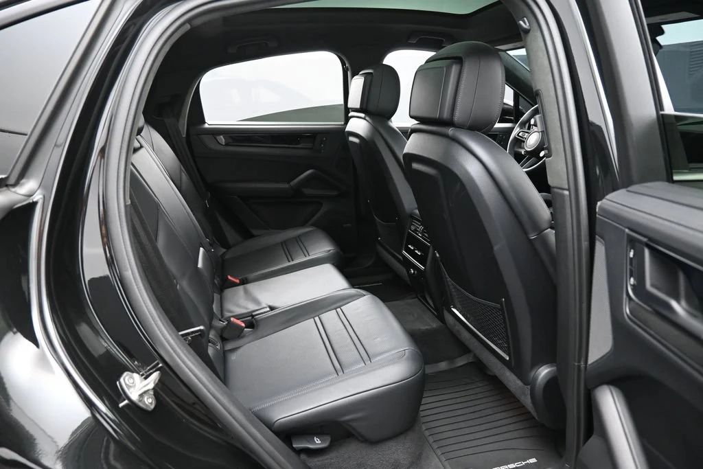2025 Porsche Cayenne GTS Coupe interior, seats, Black