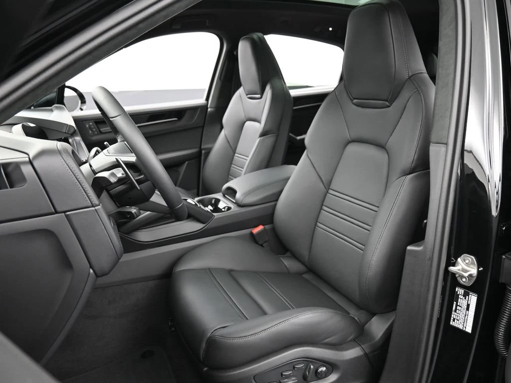 2026 Porsche Cayenne GTS Coupe interior, seats, Black