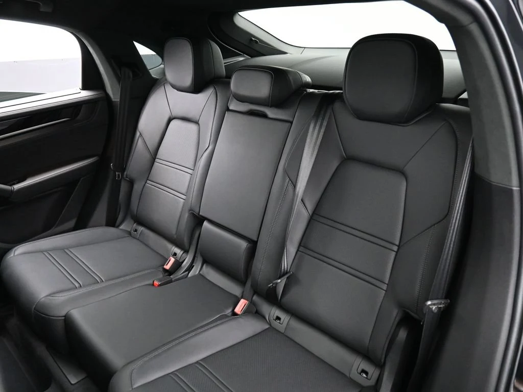 2026 Porsche Cayenne GTS Coupe interior, seats, Black