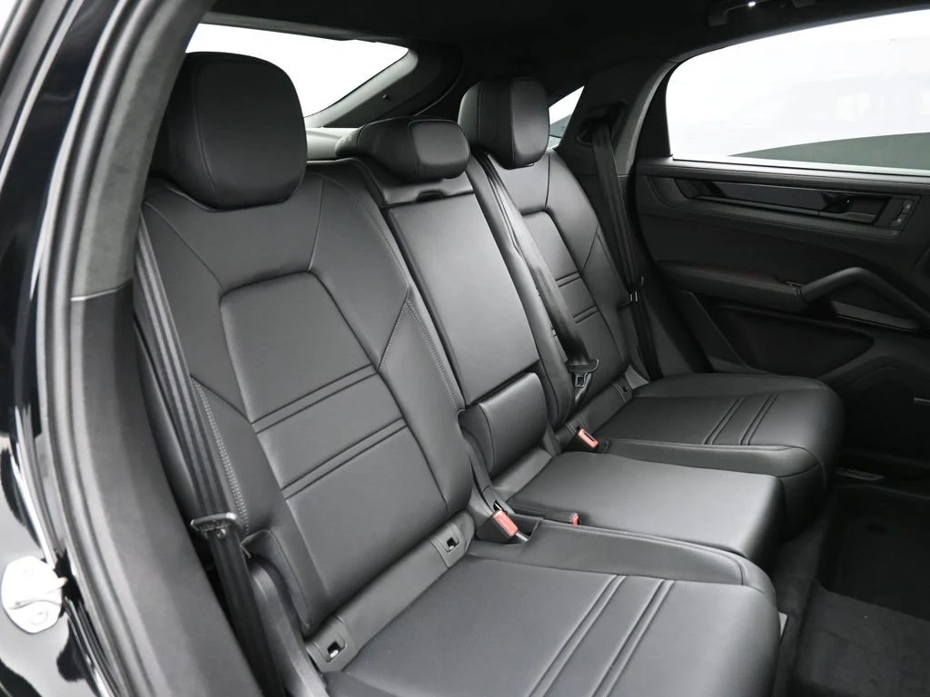 2026 Porsche Cayenne GTS Coupe interior, seats, Black