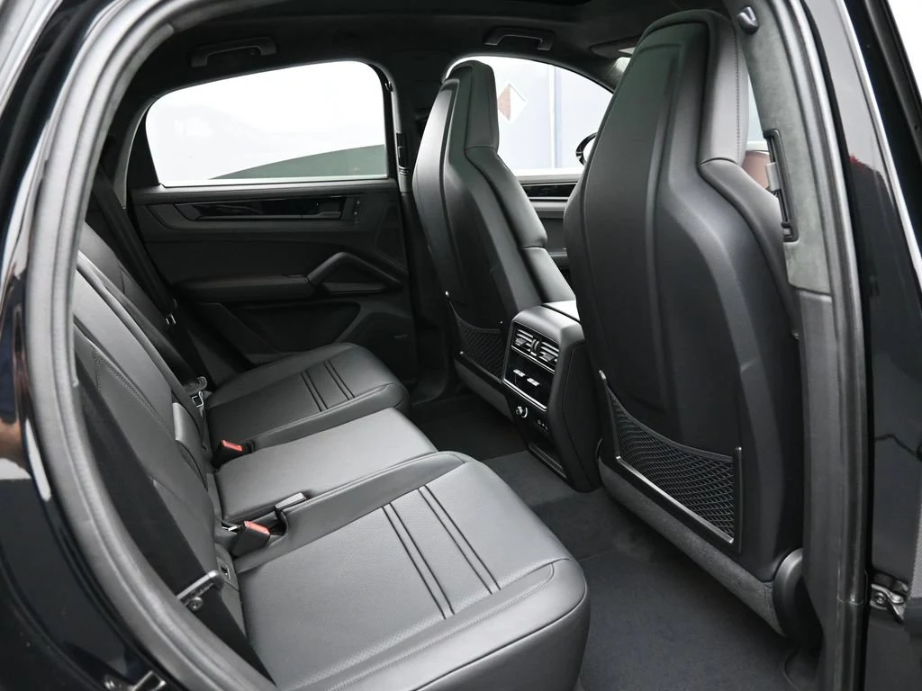 2026 Porsche Cayenne GTS Coupe interior, seats, Black