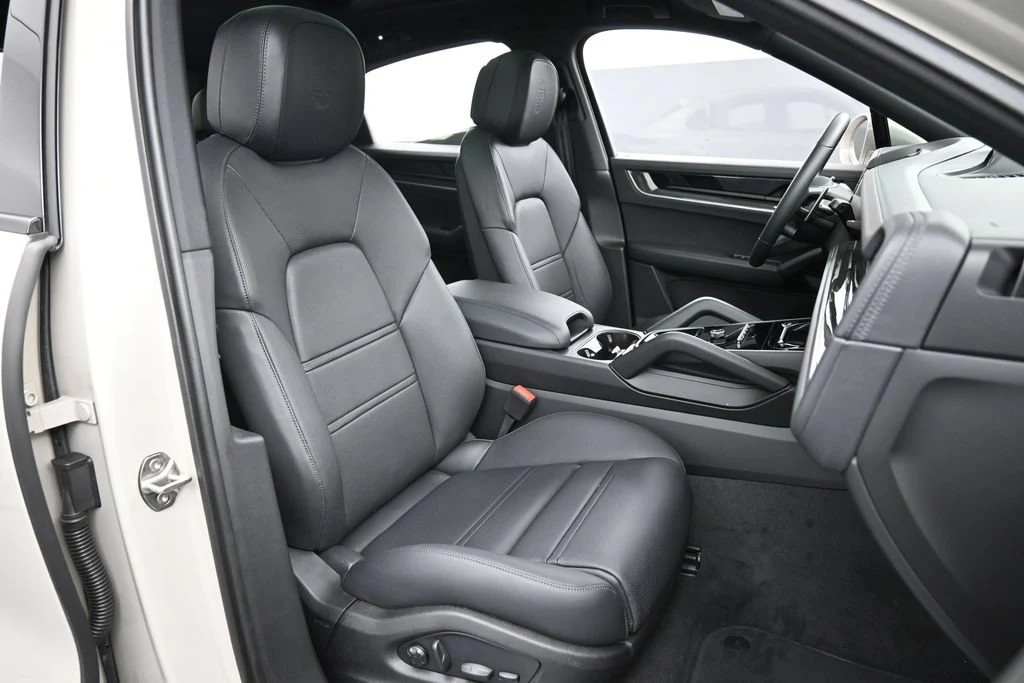 2026 Porsche Cayenne S Coupe interior, seats