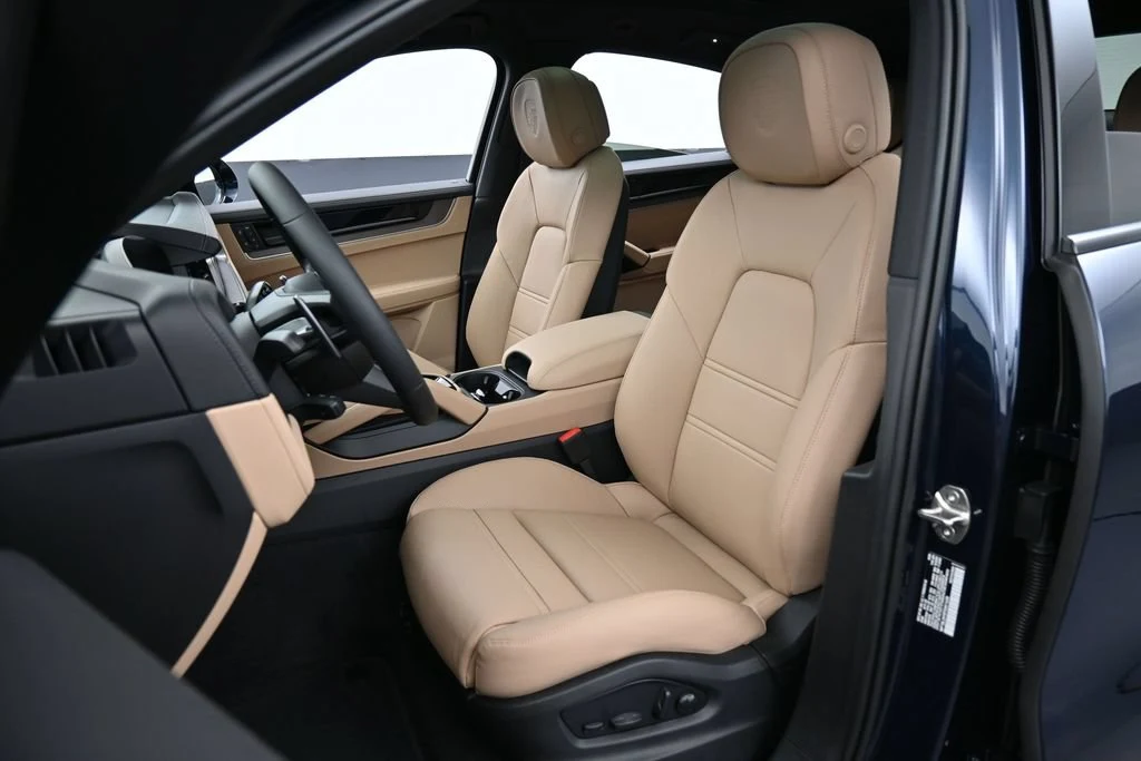 2026 Porsche Cayenne S Coupe interior, seats, Black/Mojave Beige