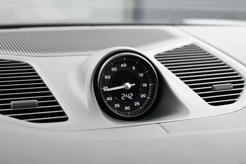 2026 Porsche Cayenne S Coupe interior, Black/Mojave Beige
