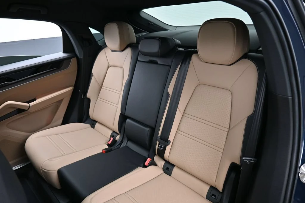 2026 Porsche Cayenne S Coupe interior, seats, Black/Mojave Beige