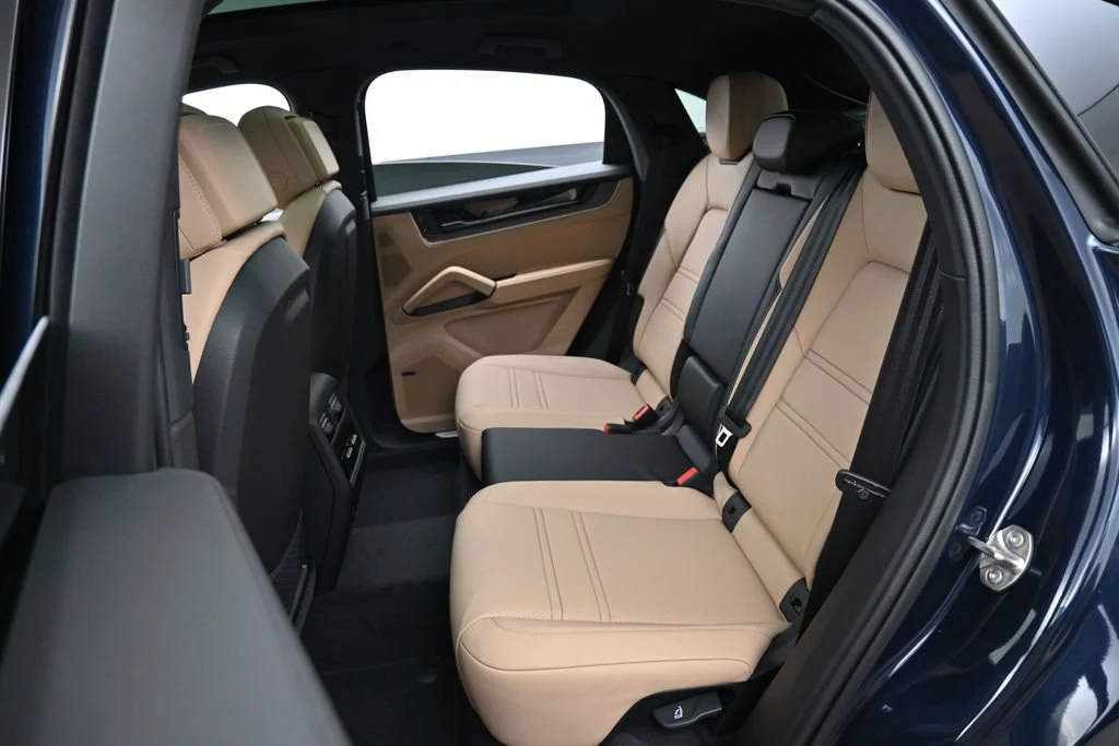 2026 Porsche Cayenne S Coupe interior, seats, Black/Mojave Beige