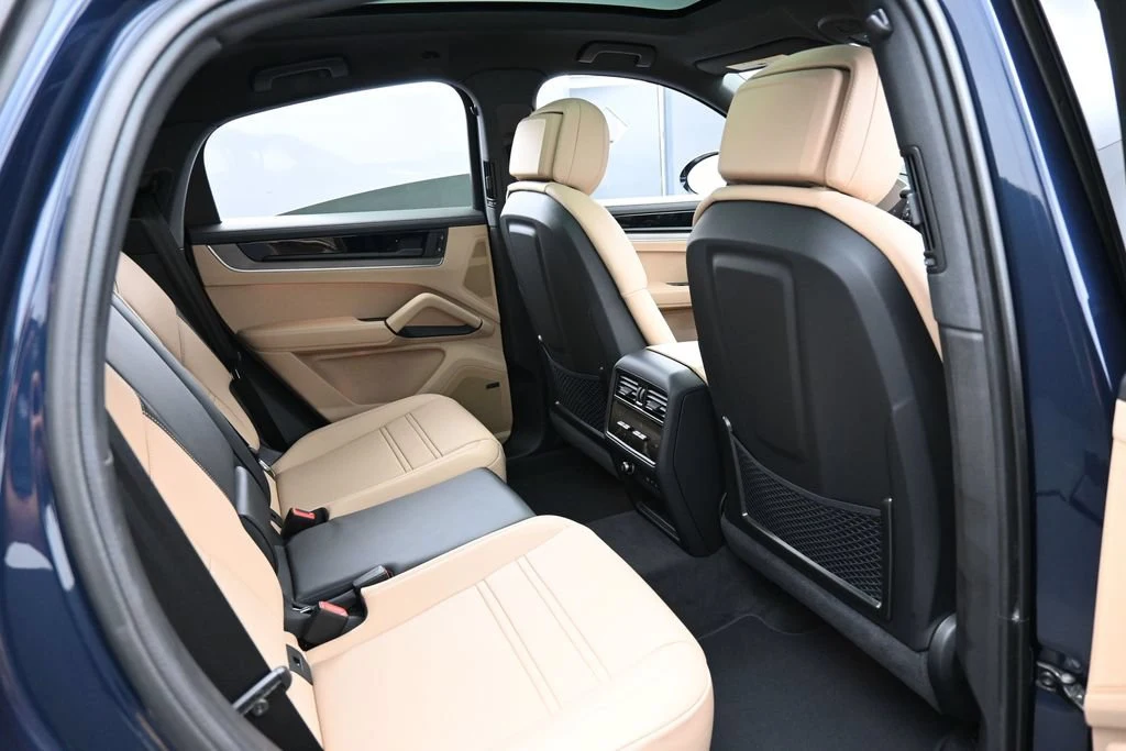 2026 Porsche Cayenne S Coupe interior, seats, Black/Mojave Beige