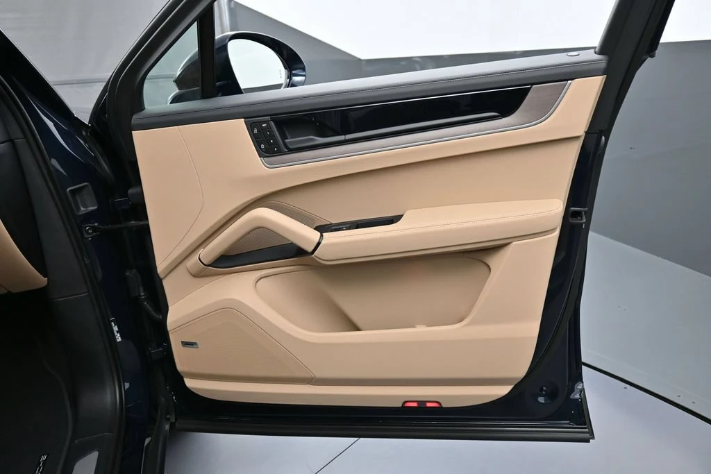 2026 Porsche Cayenne S Coupe interior, door panel, Black/Mojave Beige