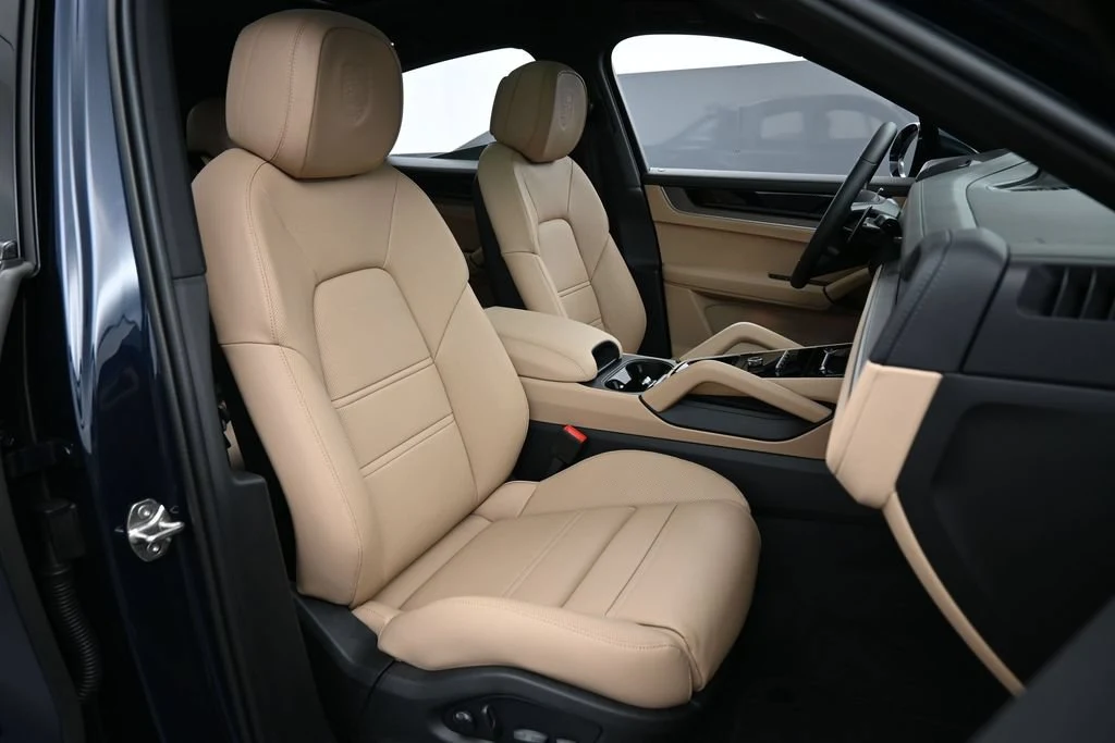 2026 Porsche Cayenne S Coupe interior, seats, Black/Mojave Beige