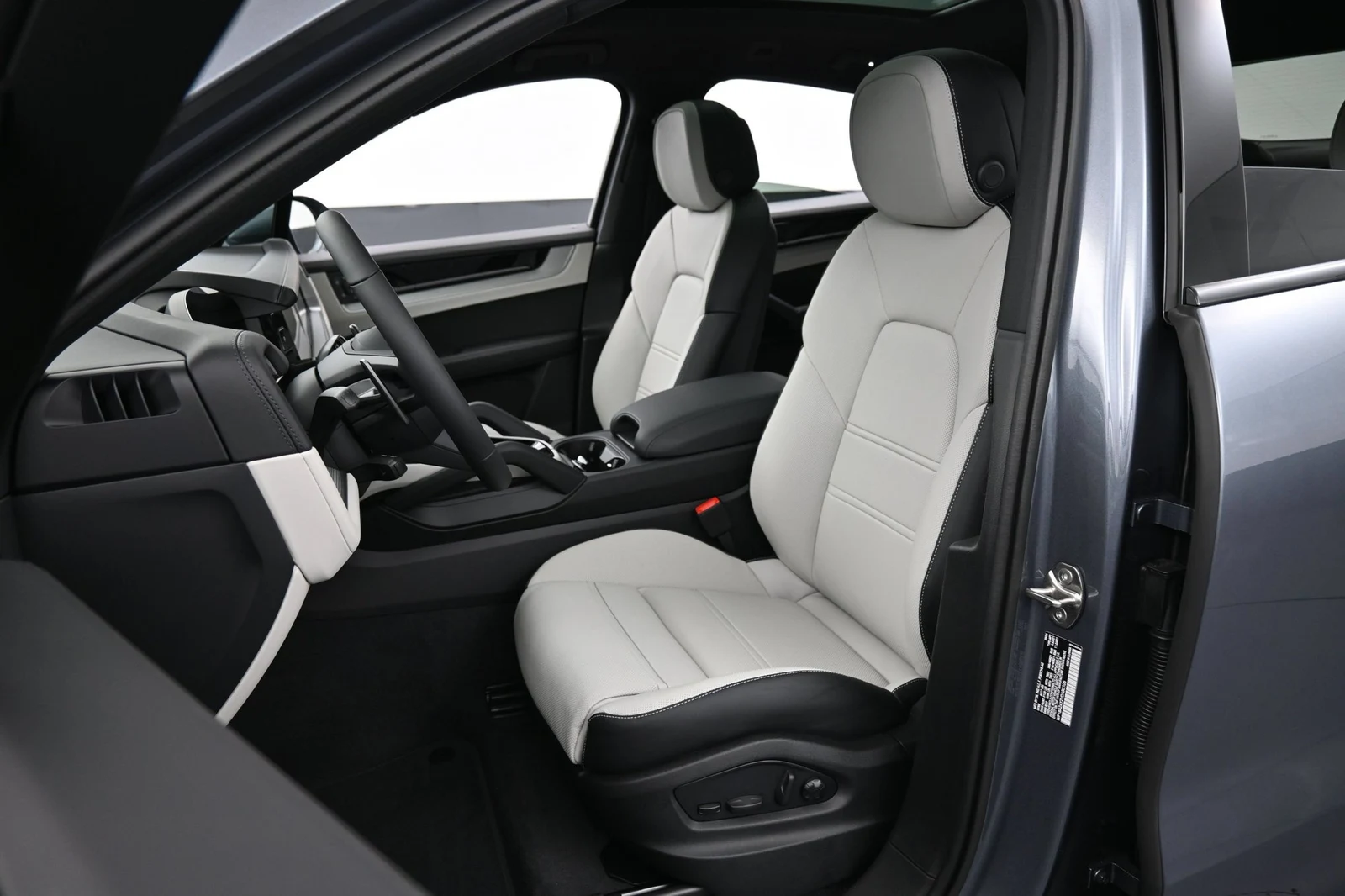 2027 Porsche Cayenne Coupe interior, seats, Black/Chalk