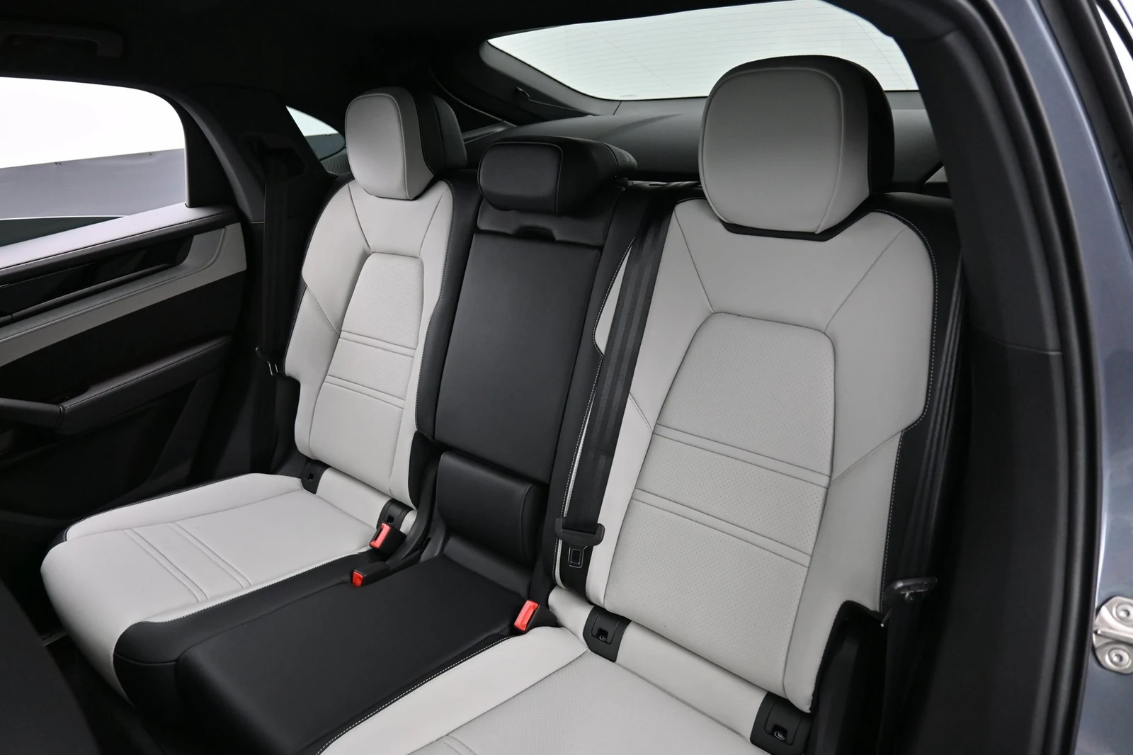 2027 Porsche Cayenne Coupe interior, seats, Black/Chalk
