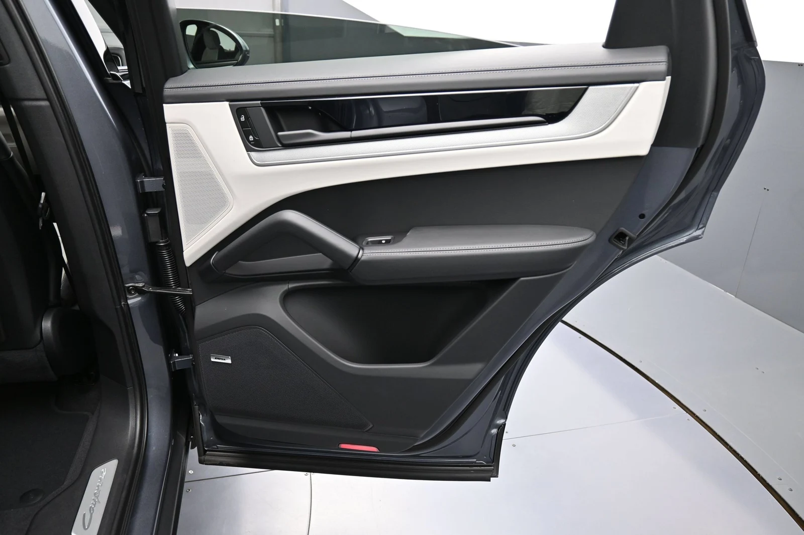 2027 Porsche Cayenne Coupe interior, door panel, Black/Chalk
