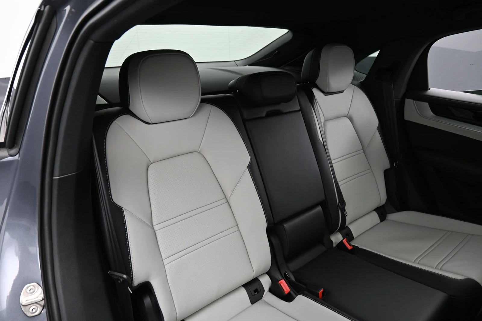 2027 Porsche Cayenne Coupe interior, seats, Black/Chalk