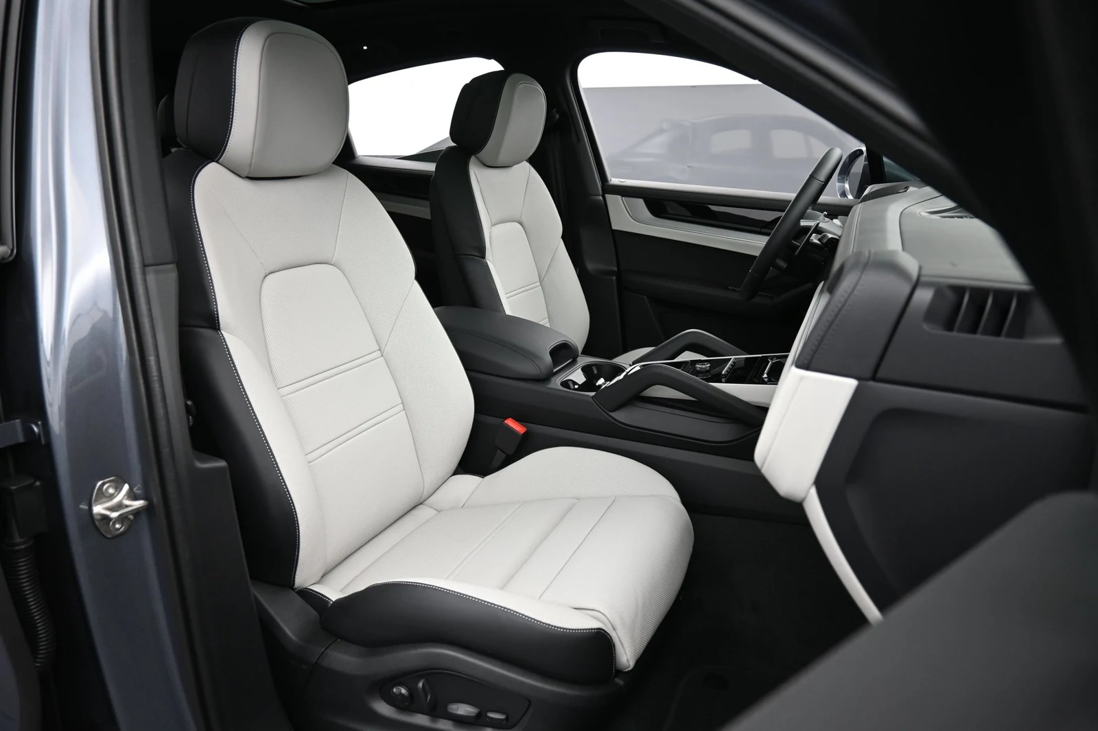 2027 Porsche Cayenne Coupe interior, seats, Black/Chalk
