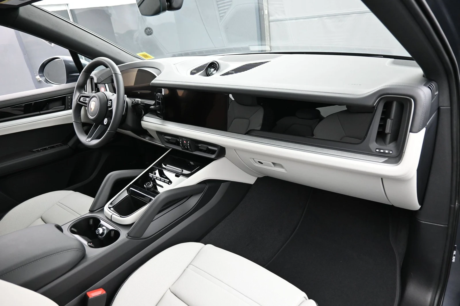 2027 Porsche Cayenne Coupe interior, Black/Chalk